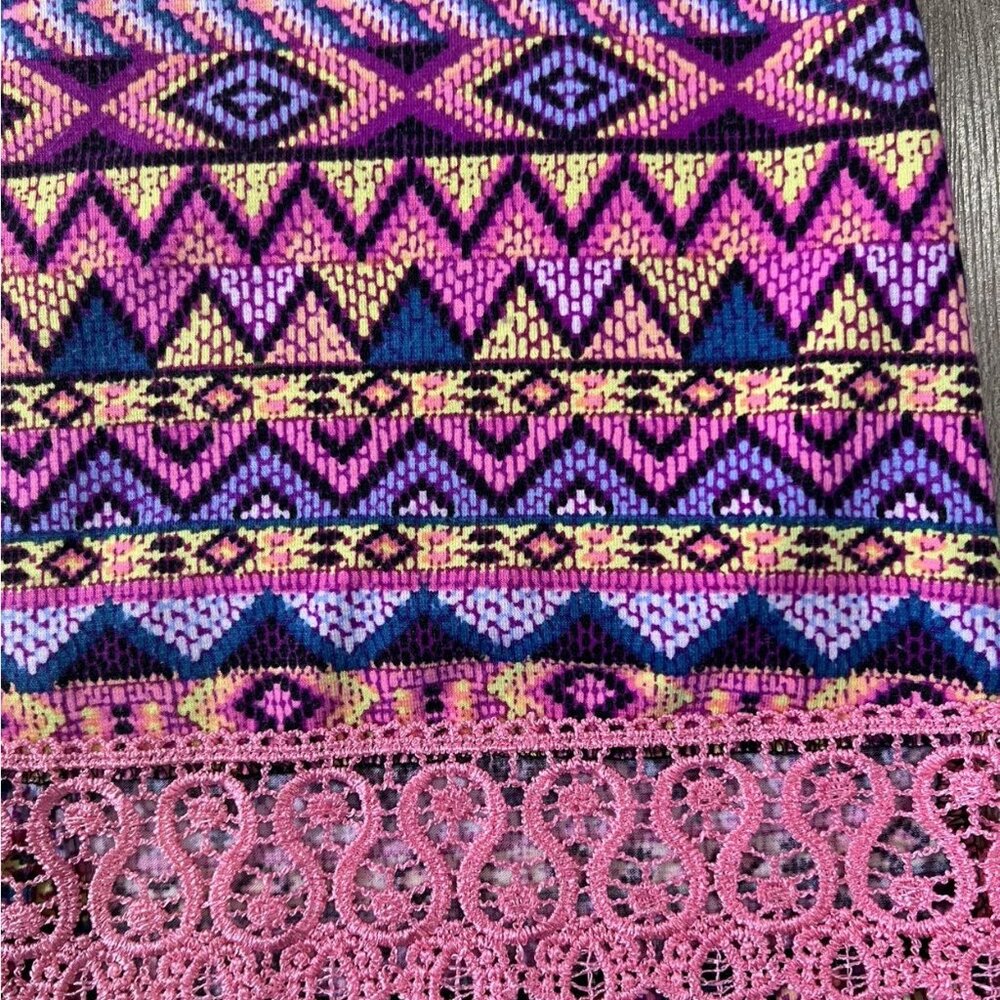 D-signed Geometric Tank - Picture 2 of 12